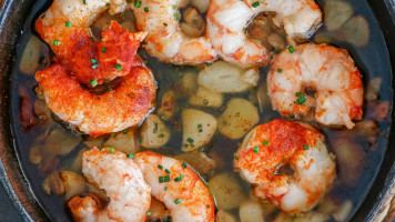 Mil Ocho Noventa food