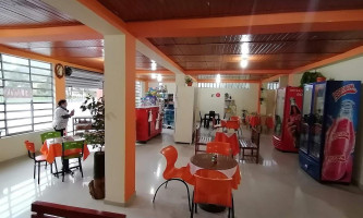 Distrilacteos Los Pinos inside