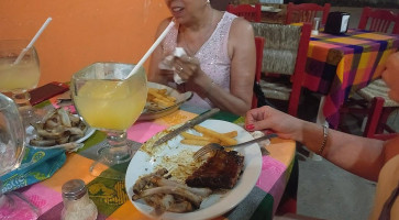 Ernesto's Good Grub food