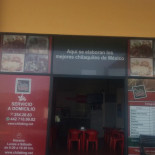 Chilaking Los Cues outside