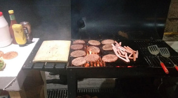 Hamburgesas Alitas 100% Al Carbón Reyes Burger drink