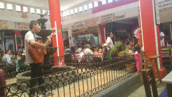 Mercado Cleofas Mota outside