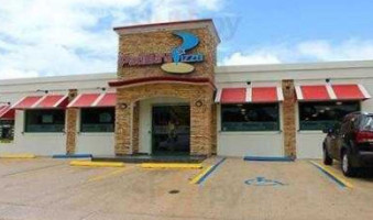 Padillas Pizza outside