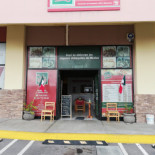 Chilaking Los Cues outside