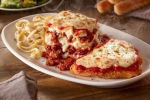 Olive Garden Escazú Village food