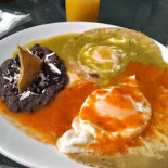 El Manantial food