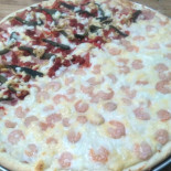 Tonni*z Pizza food