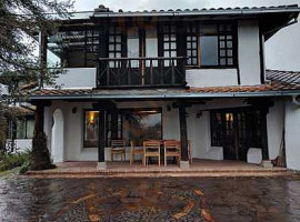 Sierra Alisos outside