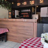 Pizza D'eli Pizzas inside