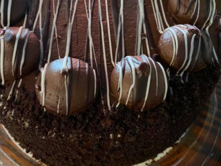 Jamally's Cuereria, Cabaret Y